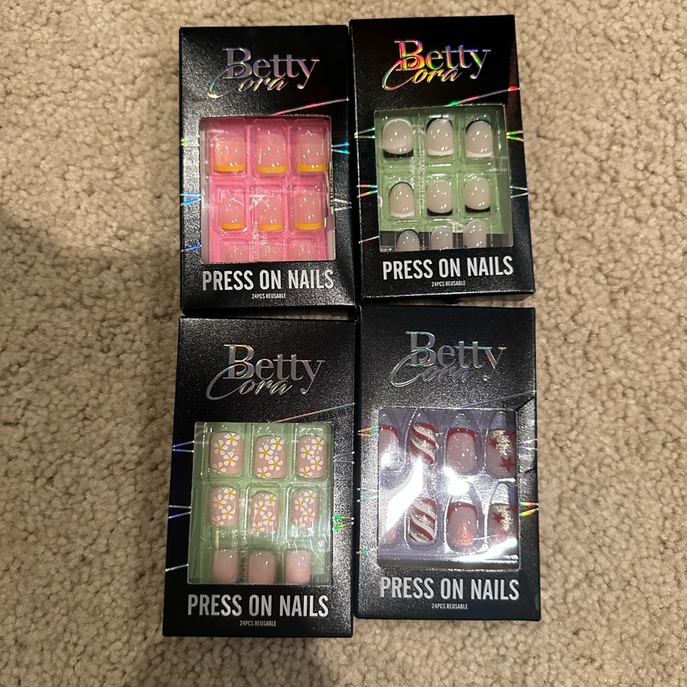 🌞 Betty Cora press on nails (4 sets)